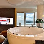 Sky Flat Jacuzzi Sauna 27 Floor アパート クライペダ