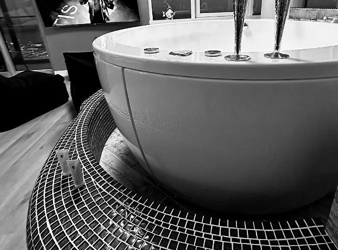 Sky Flat Jacuzzi Sauna 27 Floor Apartmán